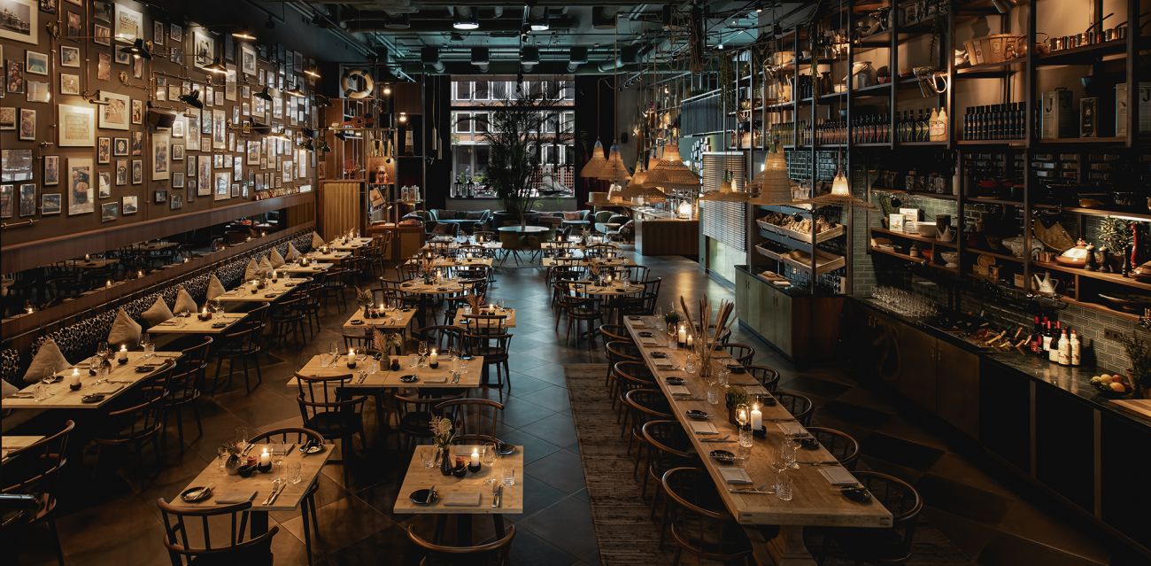 View of the KITCHENS Restaurant Hamburg HafenCity with set tables