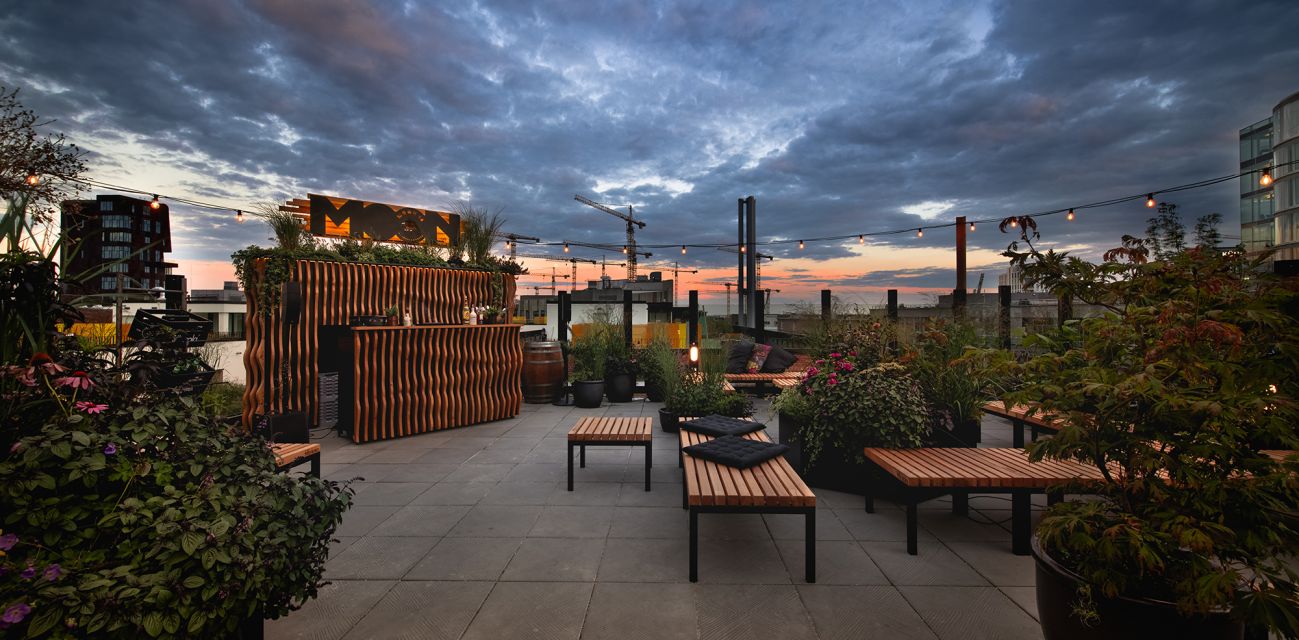Rooftop terrace HafenCity with rooftop bar MOON 46 at sunset