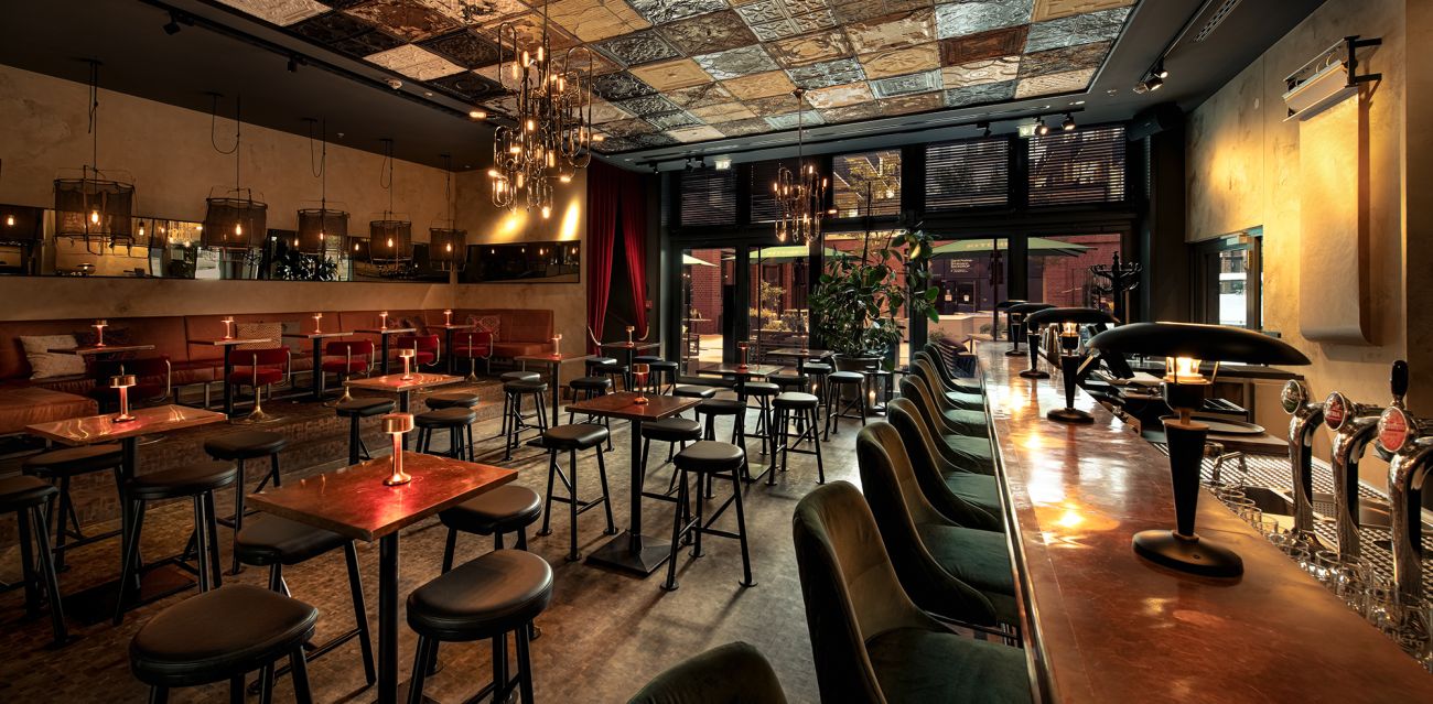 View of the Three Fingers Bar HafenCity with various seating areas