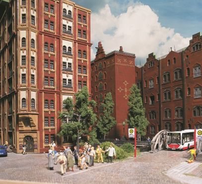 Miniatur Wunderland Hotel: Miniature representation of a bus stop in the Speicherstadt 